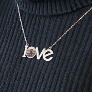 "Collares Love sublimables – Personalización romántica y elegante"