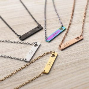 "Collares rectangulares con corazón para grabado – Personalización elegante y única"