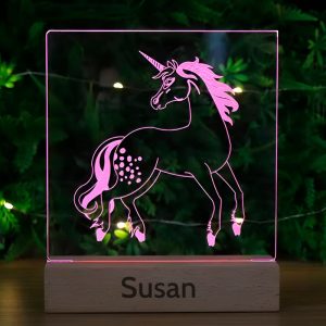 "Peanas de madera con luz LED – Soporte iluminado para decoración artística"