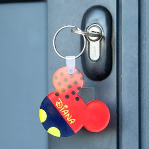 "Llaveros de metacrilato sublimables, resistentes y personalizables a todo color"