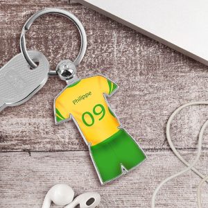 "Llavero de Metal Sublimable Equipación Fútbol – Personalización Exclusiva"