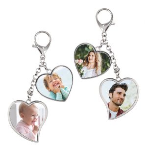 "Llavero Mosquetón con Corazones y Láminas Sublimables Personalizables"