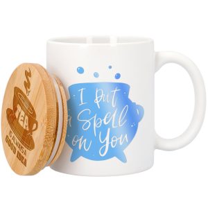 "Taza blanca mate de cerámica con tapa de bambú natural, ideal para personalización elegante"